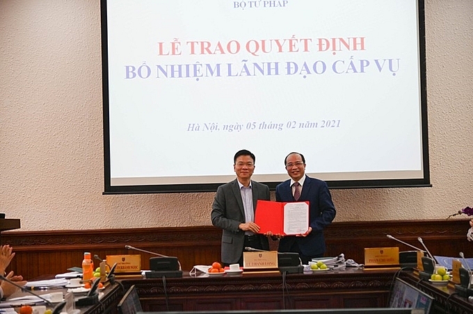 Ông Nguyễn Thắng Lợi nhận quyết định bổ nhiệm (Ảnh: TH) Ông Nguyễn Thắng Lợi nhận quyết định bổ nhiệm (Ảnh: TH)