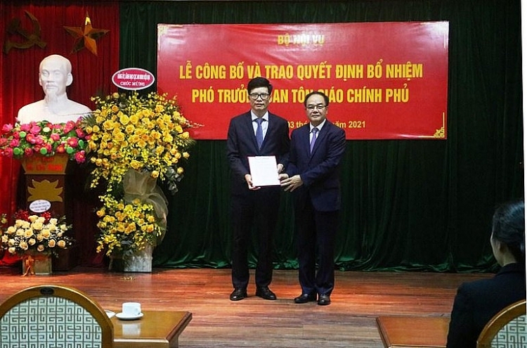 Ông Nguyễn Tiến Trọng nhận quyết định Ông Nguyễn Tiến Trọng nhận quyết định