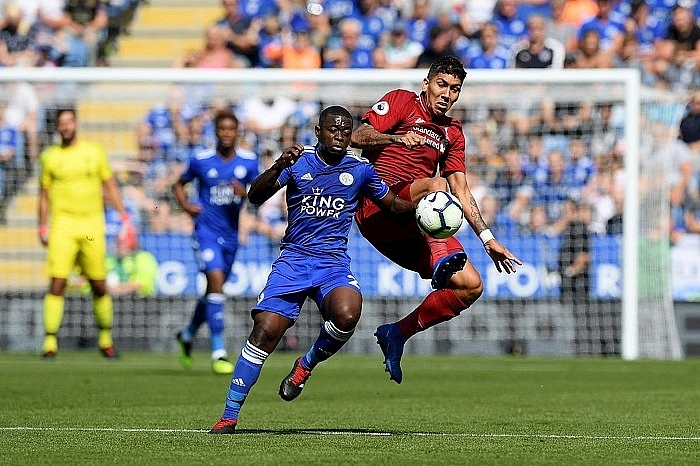 Liverpool (đỏ) và Leicester đều rất cần chiến thắng Liverpool (đỏ) và Leicester đều rất cần chiến thắng