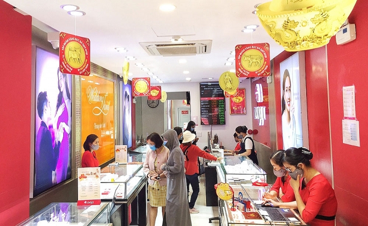 Cận ngày vía Thần Tài, người dân đổ xô đi mua vàng sớm Cận ngày vía Thần Tài, người dân đổ xô đi mua vàng sớm