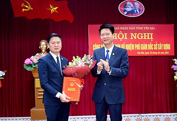 Ông Trần Việt Quý nhận quyết định bổ nhiệm (Ảnh: Báo Yên Bái) Ông Trần Việt Quý nhận quyết định bổ nhiệm (Ảnh: Báo Yên Bái)