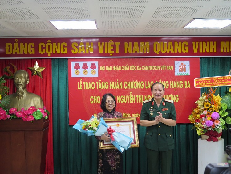 Trao tặng Huân chương Lao động hạng Ba cho GS, BS Nguyễn Thị Ngọc Phượng Trao tặng Huân chương Lao động hạng Ba cho GS, BS Nguyễn Thị Ngọc Phượng