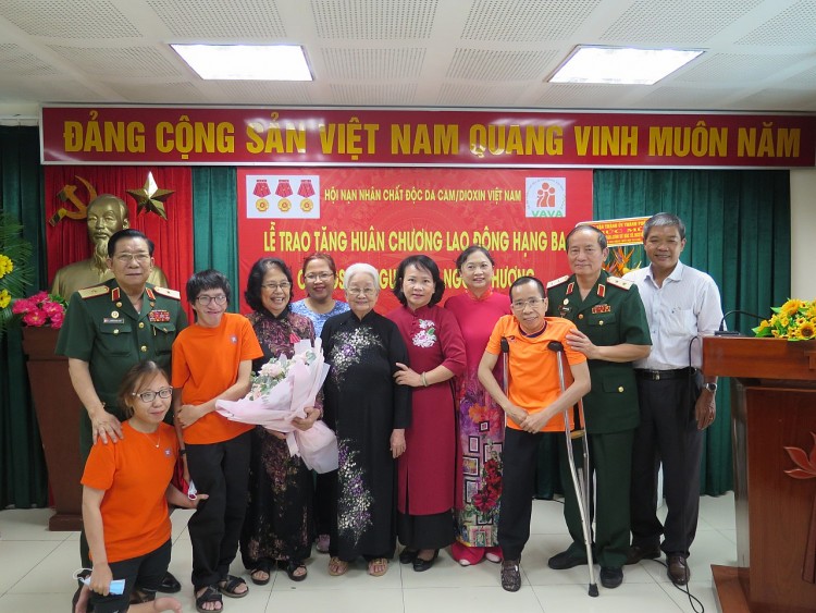 Trao tặng Huân chương Lao động hạng Ba cho GS, BS Nguyễn Thị Ngọc Phượng Trao tặng Huân chương Lao động hạng Ba cho GS, BS Nguyễn Thị Ngọc Phượng