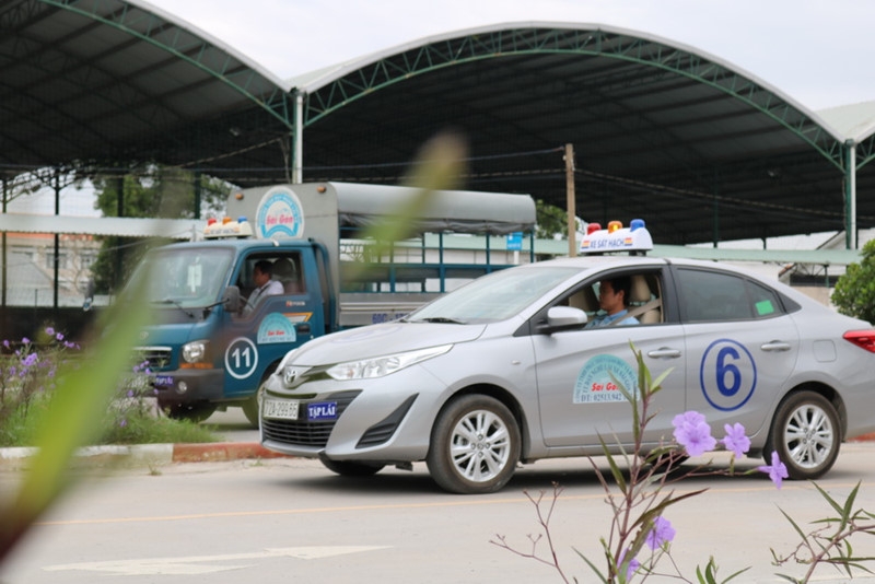 Mức thu học phí lái xe ô tô phải ổn định và công khai (Ảnh minh hoạ: Thanh Niên_ 2137 anh2lx kbrr