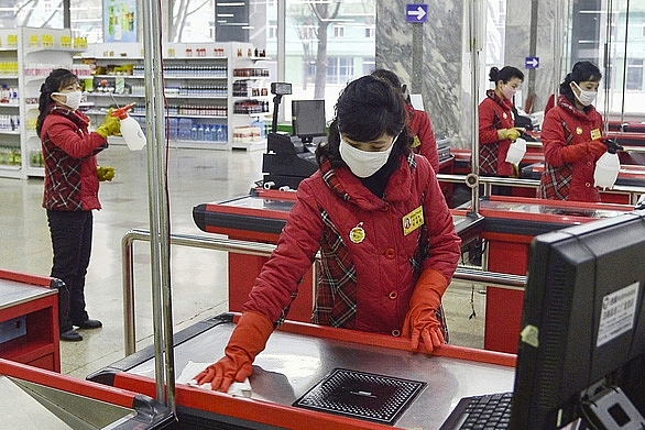 trieu tien co gan 7000 nguoi nghi nhiem covid 19