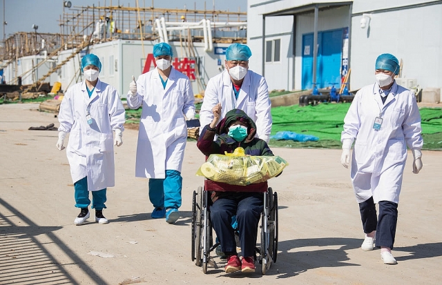 Có 2 chủng khác nhau của COVID-19, chủng độc hơn xuất hiện phổ biến hơn? co 2 loai virus covid 19 loai doc hon xuat hien pho bien hon