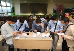 Người dân trở lại Hà Nội sau kỳ nghỉ lễ bắt buộc phải khai báo y tế