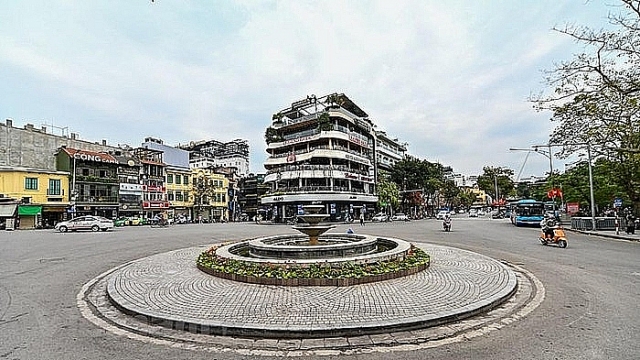 Phố cổ Hà Nội đìu hiu, vắng vẻ giữa dịch COVID-19 pho co ha noi diu hiu vang ve giua dich covid 19