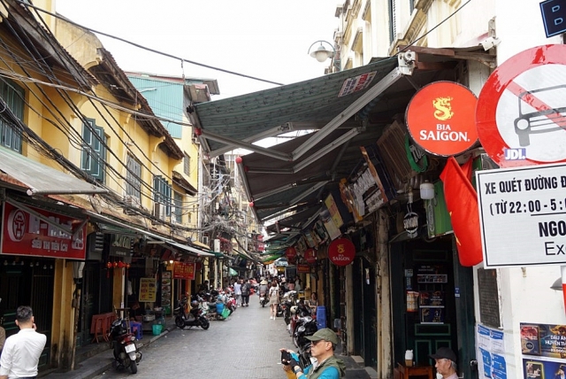 Phố cổ Hà Nội đìu hiu, vắng vẻ giữa dịch COVID-19 pho co ha noi diu hiu vang ve giua dich covid 19