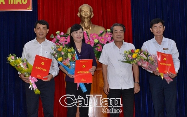 Cao Bằng, Cà Mau triển khai quyết định nhân sự của Ban Bí thư cao bang ca mau trien khai quyet dinh nhan su cua ban bi thu