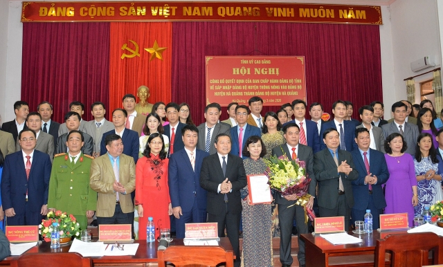 Cao Bằng, Cà Mau triển khai quyết định nhân sự của Ban Bí thư cao bang ca mau trien khai quyet dinh nhan su cua ban bi thu
