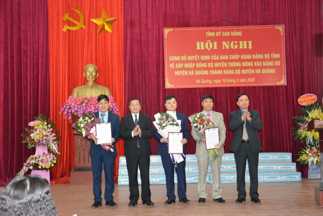 Cao Bằng, Cà Mau triển khai quyết định nhân sự của Ban Bí thư cao bang ca mau trien khai quyet dinh nhan su cua ban bi thu