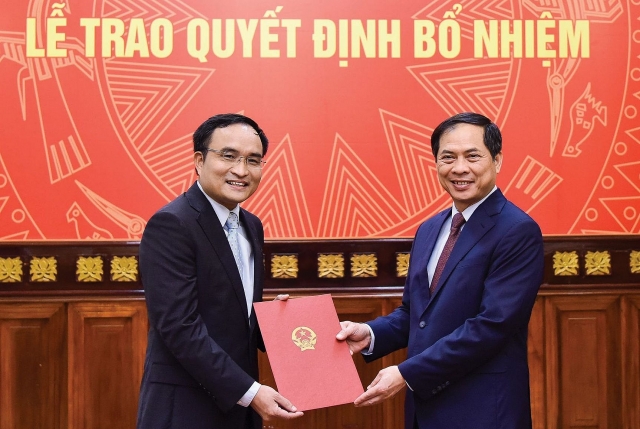 Bổ nhiệm lãnh đạo mới Bộ Ngoại giao, Bộ Quốc phòng, Văn phòng Chính phủ bo nhiem lanh dao moi bo ngoai giao bo quoc phong van phong chinh phu