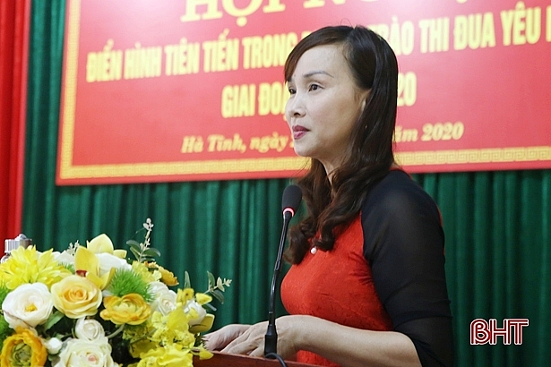 Bà Đặng Thị Quỳnh Diệp phát biểu tại một hội nghị (Ảnh: Báo Hà Tĩnh) Bà Đặng Thị Quỳnh Diệp phát biểu tại một hội nghị (Ảnh: Báo Hà Tĩnh)
