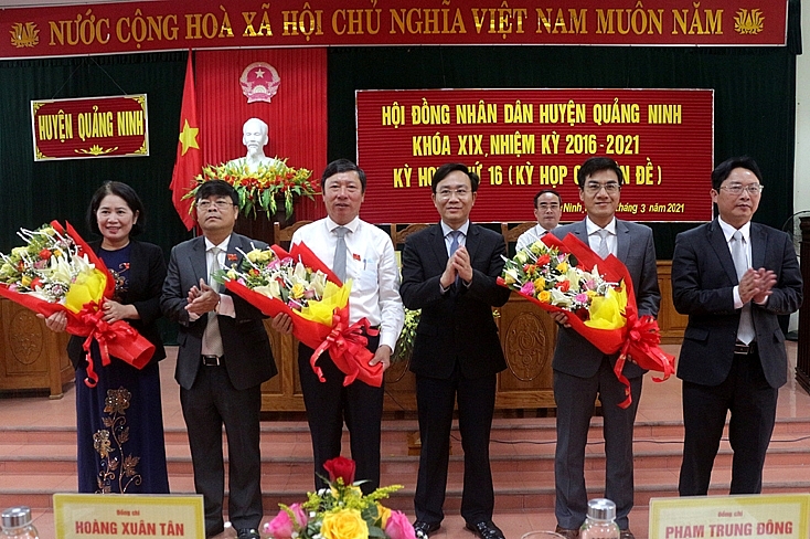HĐND huyện Quảng Ninh (Quảng Bình) vừa kiện toàn nhân sự (Ảnh: Báo Quảng Bình) HĐND huyện Quảng Ninh (Quảng Bình) vừa kiện toàn nhân sự (Ảnh: Báo Quảng Bình)
