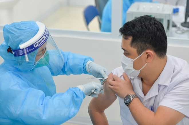 522 người Việt Nam được tiêm vắc xin COVID-19 không có biểu hiện lạ sau tiêm