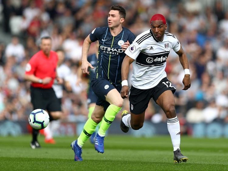 Fulham (trắng) ít có khả năng kiếm điểm trước Man City Fulham (trắng) ít có khả năng kiếm điểm trước Man City