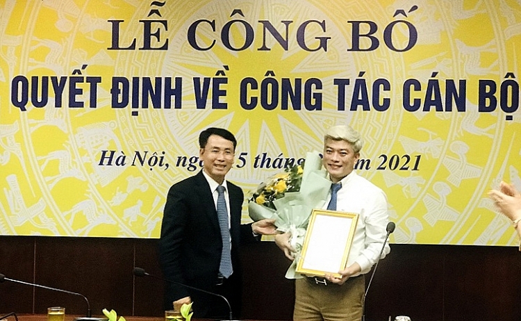 Ông Mai Trọng Thái (phải) nhận quyết định bổ nhiệm (Ảnh: Kinh tế&đô thị)
