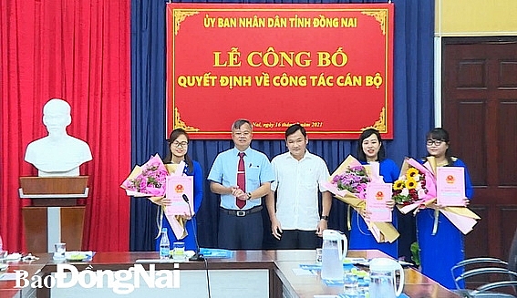 Chủ tịch UBND tỉnh Cao Tiến Dũng trao quyết định bổ nhiệm cho các nhân sự mới Chủ tịch UBND tỉnh Cao Tiến Dũng trao quyết định bổ nhiệm cho các nhân sự mới