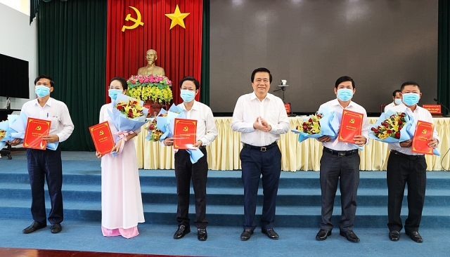 Tin điều động, bổ nhiệm nhân sự mới tại Long An, Đắk Nông tin dieu dong bo nhiem nhan su moi tai long an dak nong