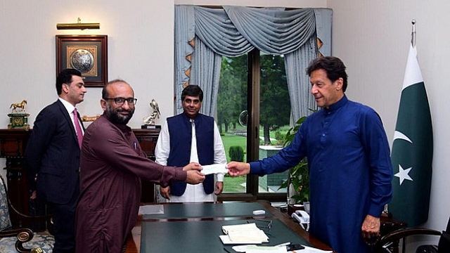 thu tuong pakistan phai xet nghiem covid 19 vi tiep xuc voi nguoi nhiem benh