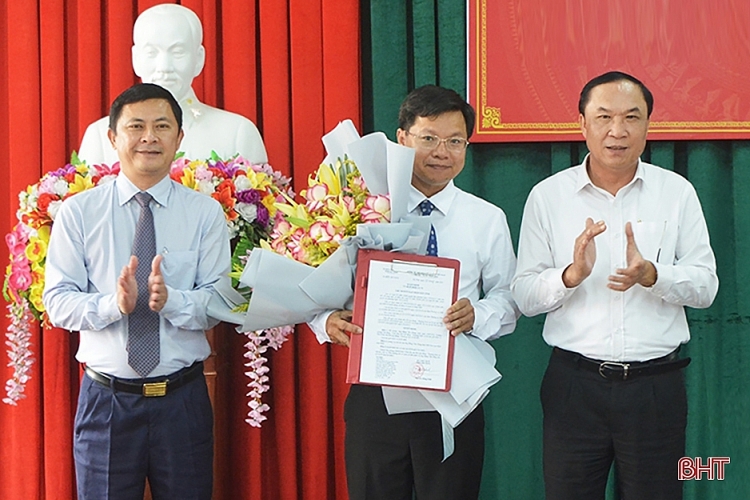 Hà Tĩnh, Quảng Ninh, Quảng Ngãi bổ nhiệm hàng loạt nhân sự mới Hà Tĩnh, Quảng Ninh, Quảng Ngãi bổ nhiệm hàng loạt nhân sự mới
