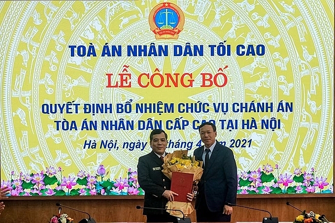 Ông Nguyễn Xuân Tĩnh nhận quyết định bổ nhiệm (Ảnh: Báo điện tử Đảng Cộng sản Việt Nam) Ông Nguyễn Xuân Tĩnh nhận quyết định bổ nhiệm (Ảnh: Báo điện tử Đảng Cộng sản Việt Nam)