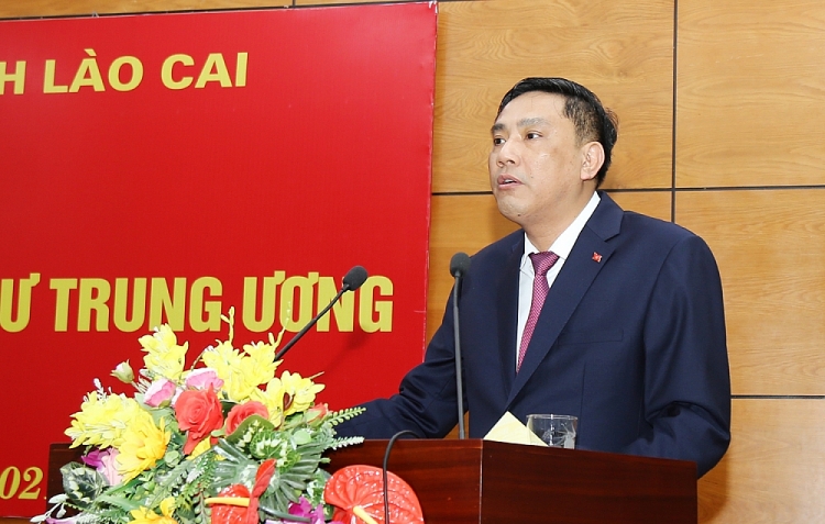 Phó Bí thư Tỉnh ủy Hoàng Giang phát biểu nhận nhiệm vụ (Ảnh: Báo Lào Cai) Phó Bí thư Tỉnh ủy Hoàng Giang phát biểu nhận nhiệm vụ (Ảnh: Báo Lào Cai)