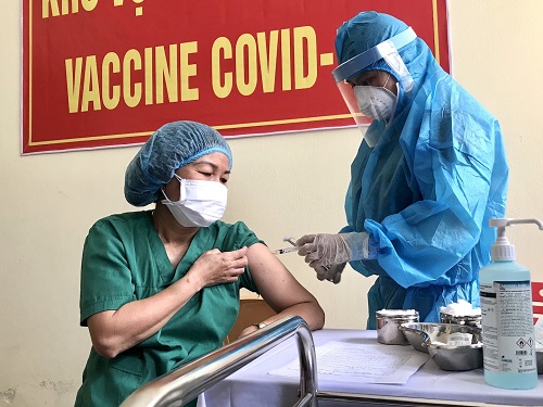 Người dân Hà Nội 18-65 tuổi được tiêm vaccine phòng COVID-19 miễn phí Người dân Hà Nội 18-65 tuổi được tiêm vaccine phòng COVID-19 miễn phí