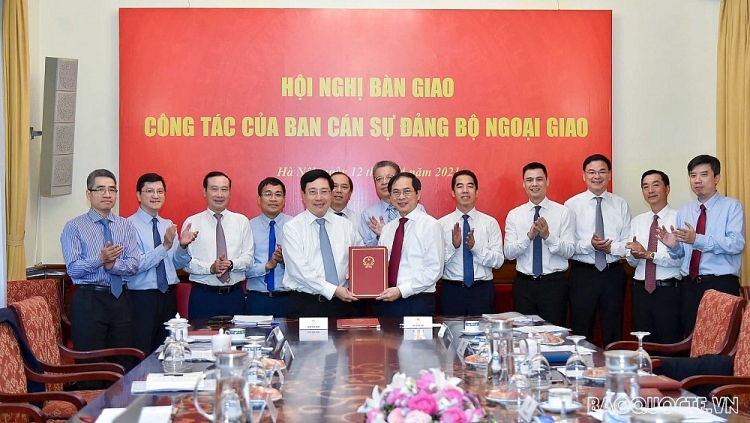 Nhân sự mới bộ, ngành tuần qua: Trưởng Ban Tổ chức Trung ương và 5 Bộ trưởng nhận nhiệm vụ Nhân sự mới bộ, ngành tuần qua: Trưởng Ban Tổ chức Trung ương và 5 Bộ trưởng nhận nhiệm vụ