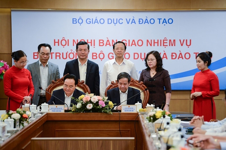 Nhân sự mới bộ, ngành tuần qua: Trưởng Ban Tổ chức Trung ương và 5 Bộ trưởng nhận nhiệm vụ Nhân sự mới bộ, ngành tuần qua: Trưởng Ban Tổ chức Trung ương và 5 Bộ trưởng nhận nhiệm vụ