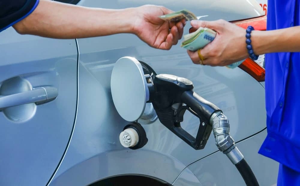 Giá xăng "quay đầu" tăng nhẹ hơn 300 đồng/lít gia xang quay dau tang nhe hon 200 donglit