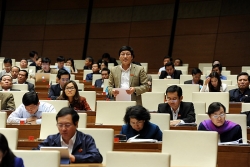 khong co dieu luat nao quy dinh luong chong chuyen thang tai khoan vo