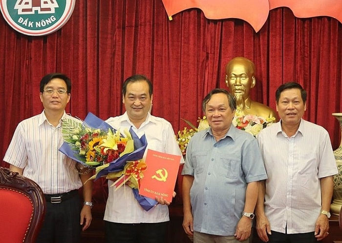 Đắk Nông trao quyết định của Ban Bí thư trung ương Đảng ong ha trung ky giu chuc chu nhiem uy ban kiem tra tinh uy dak nong