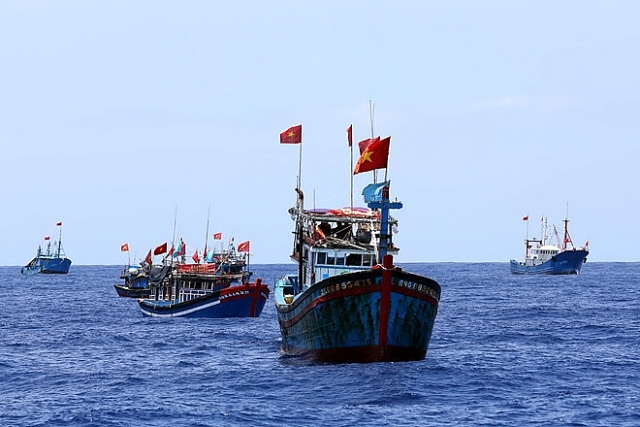Ngư dân Việt Nam đánh bắt ở ngư trường Hoàng Sa (Việt Nam) (Ảnh: Độc Lập/Thanh Niên_ 1439 taucavn acru