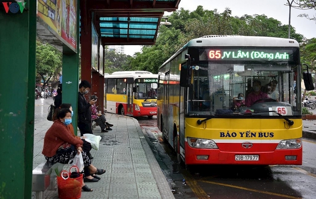 Xe buýt Hà Nội hoạt động trở lại từ 4/5, chở không quá 30 người cùng lúc xe buyt ha noi hoat dong tro lai tu 45 cho khong qua 30 nguoi cung luc
