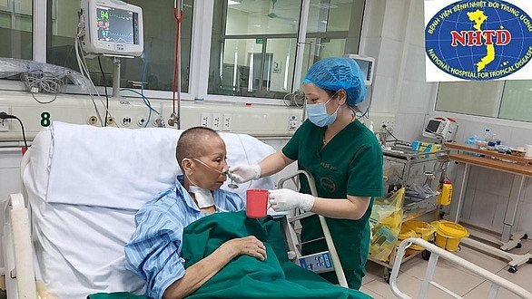 benh nhan covid 19 dieu tri dai ngay nhat dang hoi phuc tot da co the vay tay