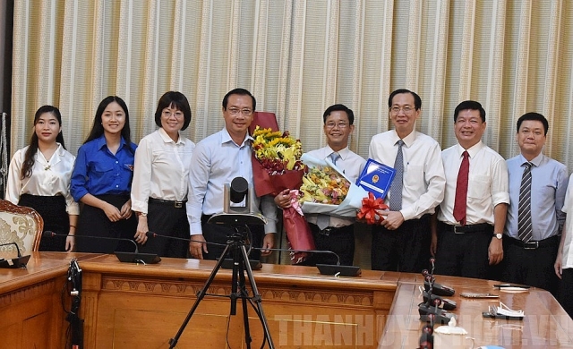 TP.HCM điều động, bổ nhiệm hàng loạt nhân sự, lãnh đạo mới tphcm dieu dong bo nhiem hang loat nhan su lanh dao moi