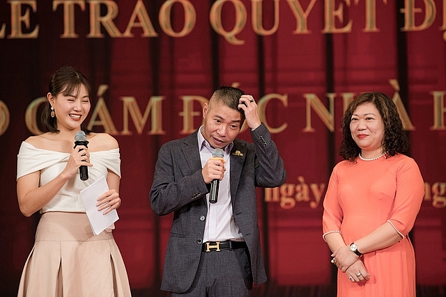 Nhận chức Phó Giám đốc Nhà hát Kịch Hà Nội, NSND Công Lý phát biểu đầy cảm xúc nhan chuc pho giam doc nsnd cong ly phat bieu day cam xuc