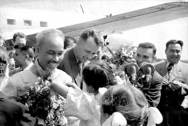 cong trinh doc dao quang truong ho chi minh o moscow va tinh huu nghi viet nga