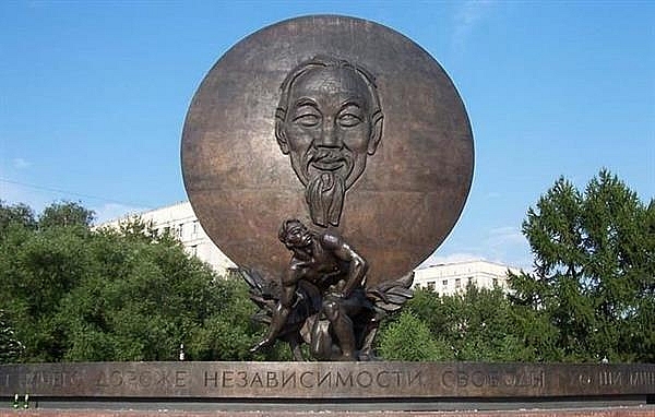 cong trinh doc dao quang truong ho chi minh o moscow va tinh huu nghi viet nga