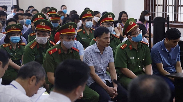 Tuyên án vụ gian lận thi cử ở Hoà Bình: Cao nhất 10 năm tù tuyen an vu gian lan thi cu o hoa binh cao nhat 10 nam tu