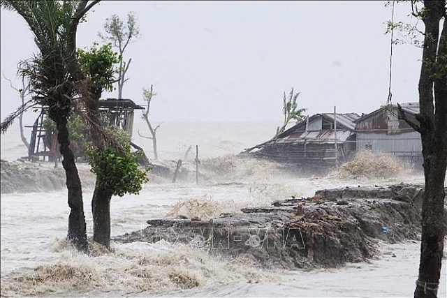 Siêu bão Amphan tàn phá Ấn Độ và Bangladesh, ít nhất 106 người thiệt mạng sieu bao amphan tan pha an do va bangladesh giet chet it nhat 106 nguoi