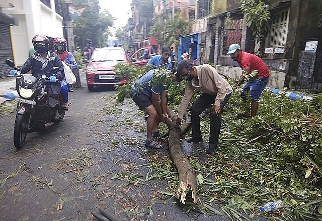 Siêu bão Amphan tàn phá Ấn Độ và Bangladesh, ít nhất 106 người thiệt mạng sieu bao amphan tan pha an do va bangladesh giet chet it nhat 106 nguoi