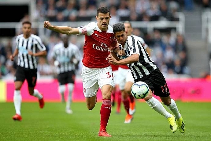 Arsenal (đỏ) không còn nhiều cơ hội ở NHA