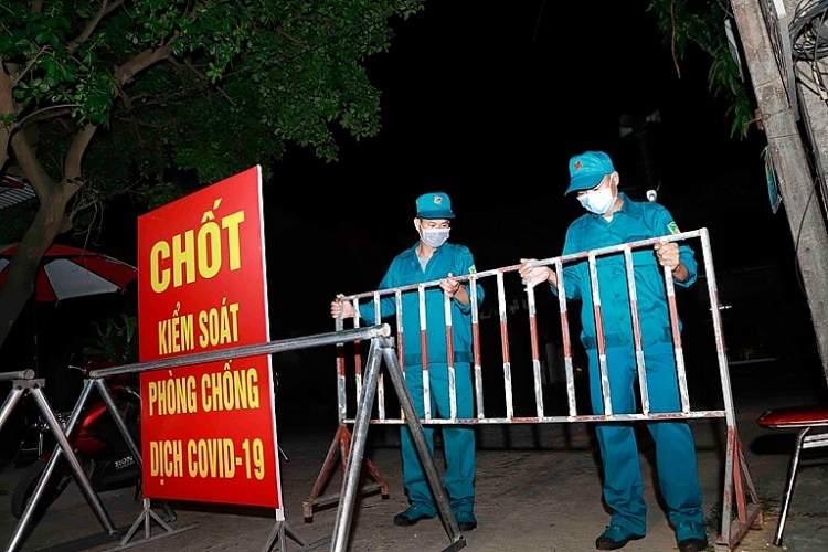 Chốt cách ly tại thôn Tiền Phong (Ảnh: Báo Vĩnh Phúc) Chốt cách ly tại thôn Tiền Phong (Ảnh: Báo Vĩnh Phúc)