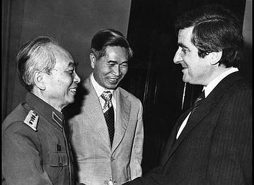 Bộ trưởng Nguyễn Cơ Thạch: Người sửa giáo trình, lên lớp dạy cán bộ ngoại giao