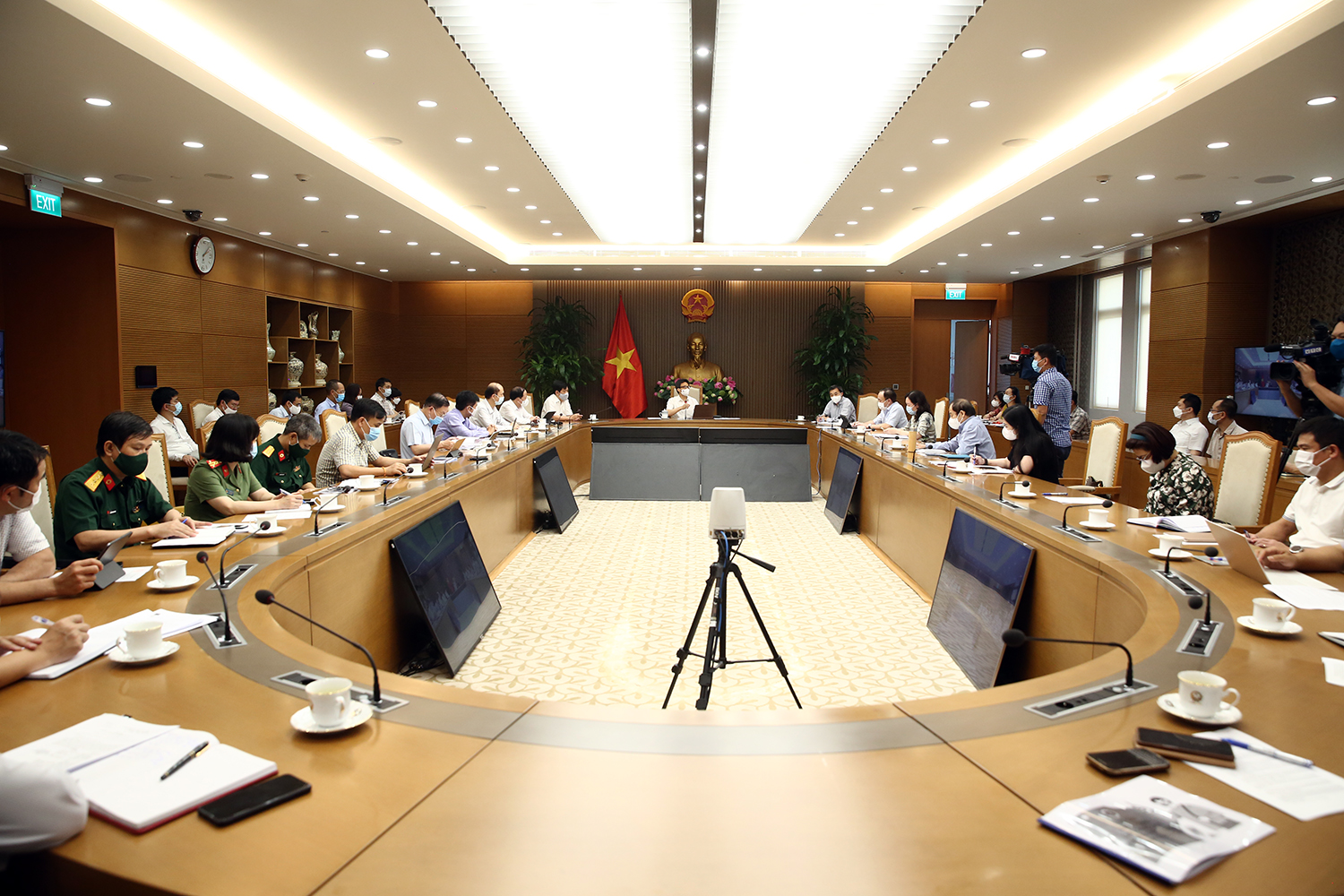 Phó Thủ tướng Vũ Đức Đam: Phải kiểm soát bằng được các ổ dịch trong KCN Phó Thủ tướng Vũ Đức Đam: Phải kiểm soát bằng được các ổ dịch trong KCN