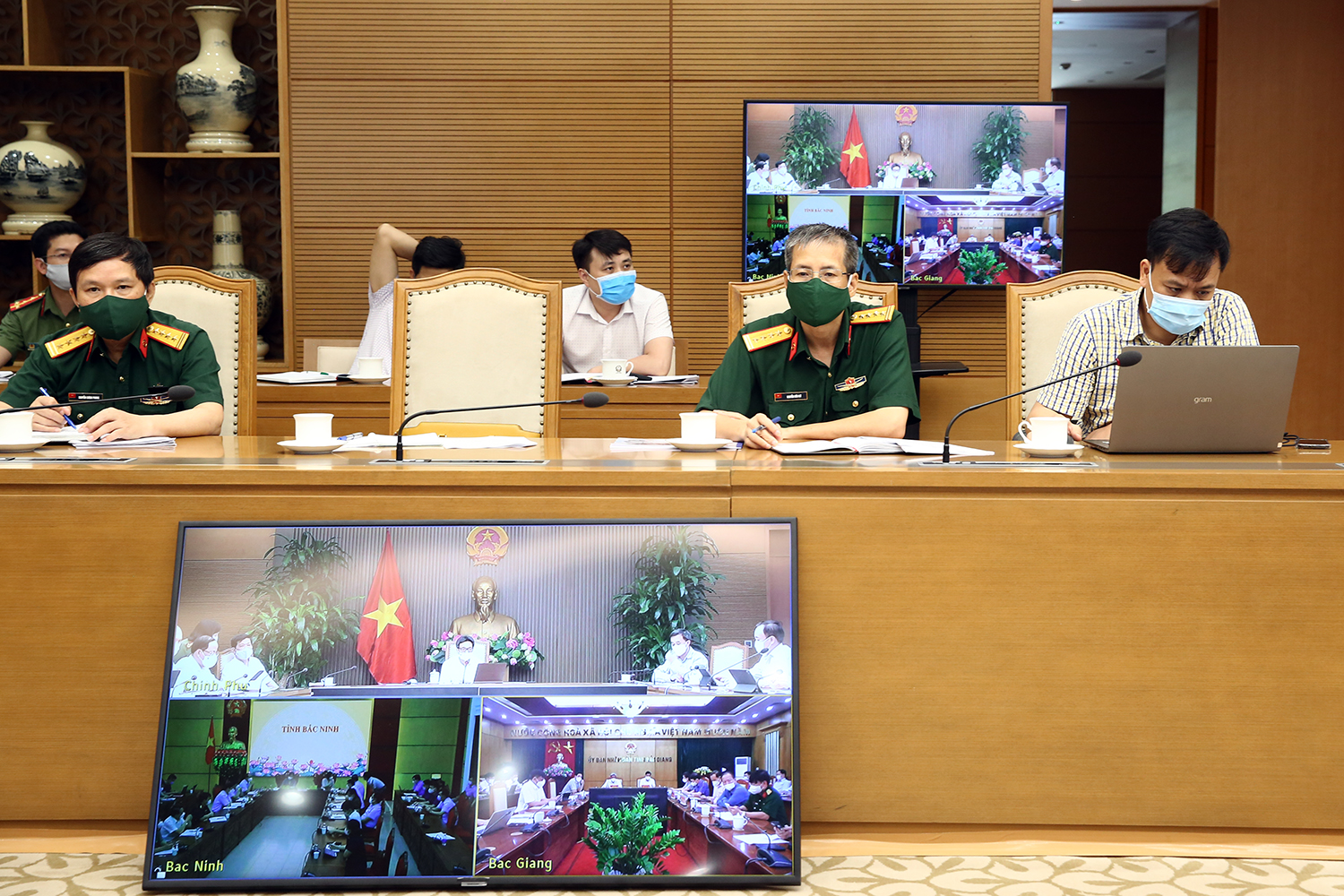Phó Thủ tướng Vũ Đức Đam: Phải kiểm soát bằng được các ổ dịch trong KCN Phó Thủ tướng Vũ Đức Đam: Phải kiểm soát bằng được các ổ dịch trong KCN