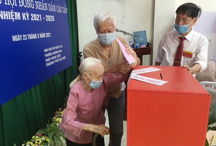 Những cử tri đặc biệt háo hức thực hiện quyền công dân Những cử tri đặc biệt háo hức thực hiện quyền công dân